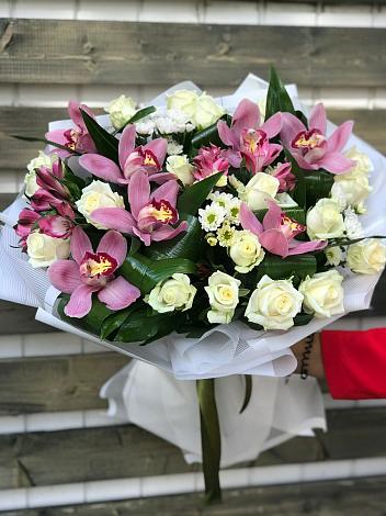 Букет цветов из: Розы и Хризантемы в Ижевске