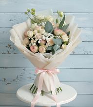 Букет цветов из:  Розы и Лизиантусы в Ижевске