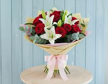 Букет цветов из:  Лилии и Розы в Ижевске