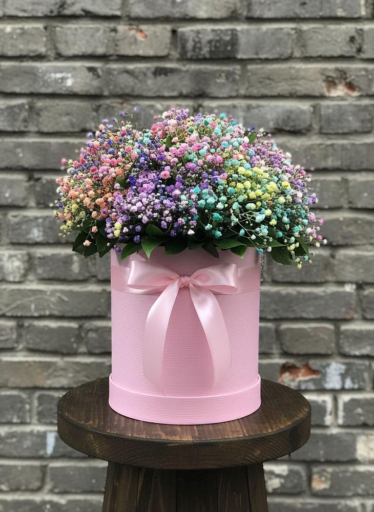 Цветочная композиция из Гипсофила и Розы в шляпной коробке в Ижевске