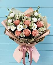 Букет цветов из:  Розы, Альстромерии и Лизиантусы в Ижевске