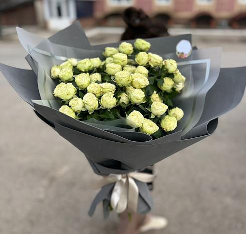 Букет Белые кустовые розы Солинеро в Ижевске