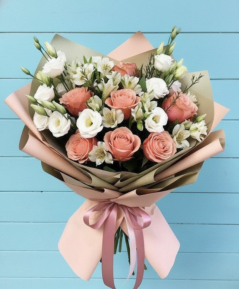 Букет цветов из: Розы, Альстромерии и Лизиантусы в Ижевске