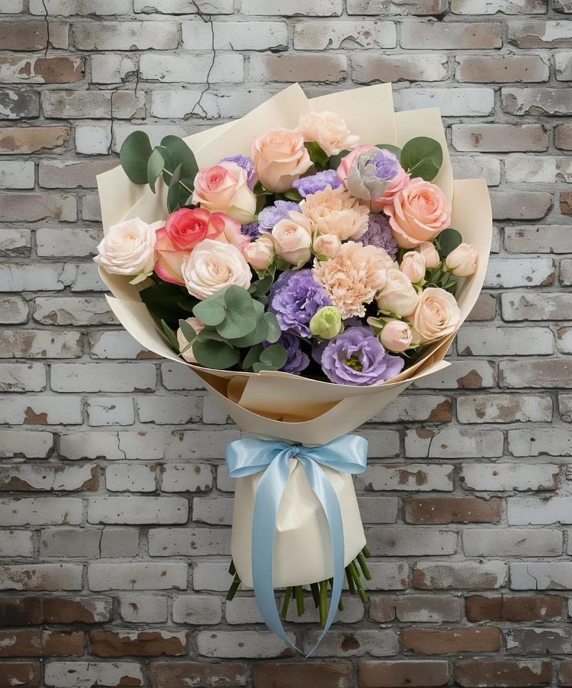 Букет цветов из: Розы, Лизиантусы и Гвоздики в Ижевске