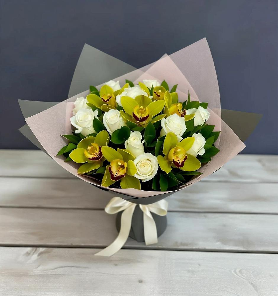 Букет цветов из: Орхидеи и Розы в Ижевске