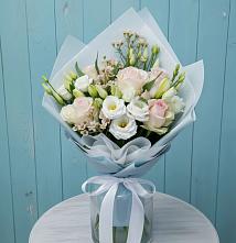 Букет цветов из:  Розы и Лизиантусы в Ижевске