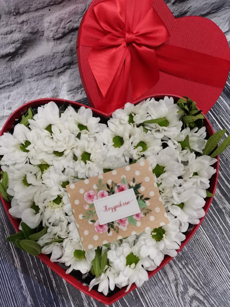 Цветочная композиция из Хризантемы в виде сердца в Ижевске