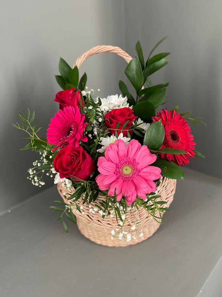 Цветочная композиция из Розы, Хризантемы и Герберы в корзине в Ижевске