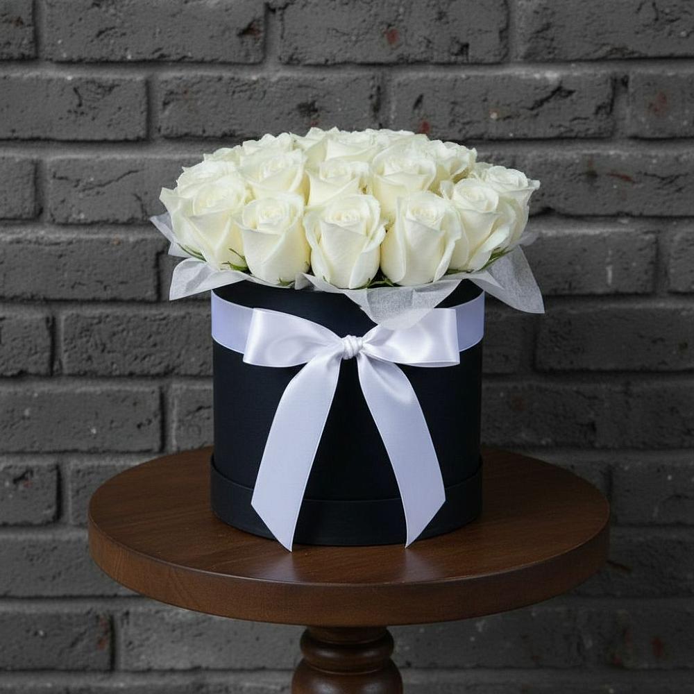 Цветочная композиция из Розы в шляпной коробке в Ижевске