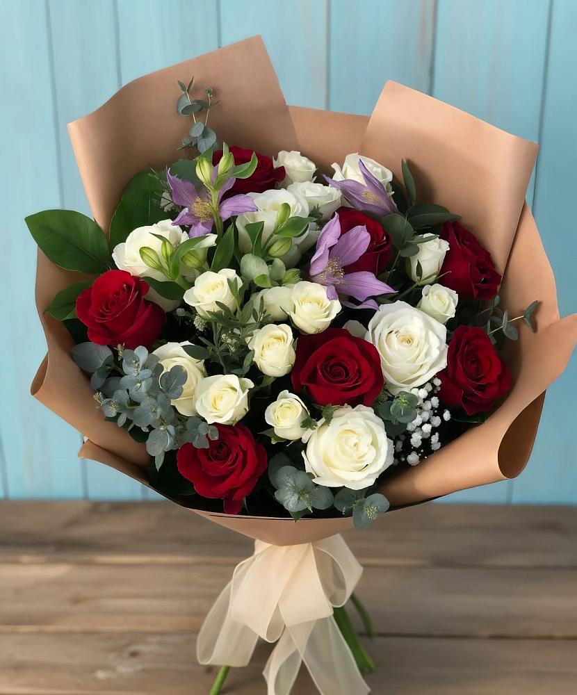 Букет цветов из: Розы и Альстромерии в Ижевске