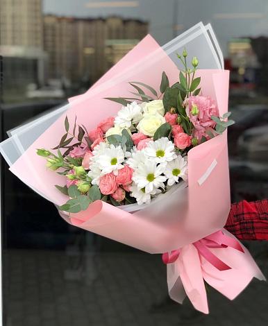 Букет цветов из: Розы, Лизиантусы и Хризантемы в Ижевске