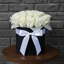 Цветочная композиция из Розы в шляпной коробке в Ижевске